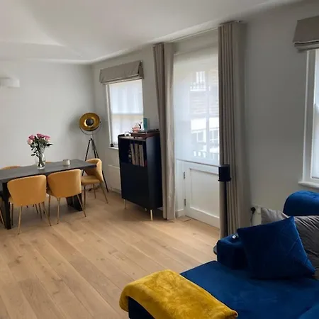 Modern 2Bd Apartment: Comfort In Every Corner